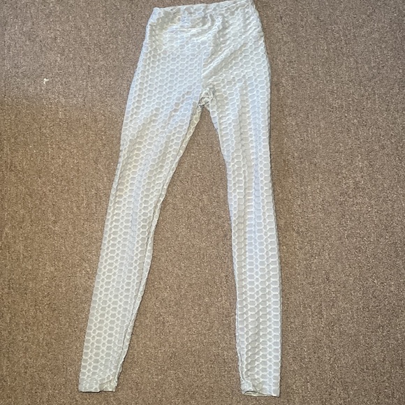 Hearts Collective matching athletic set in gray with ruching - Picture 4 of 8